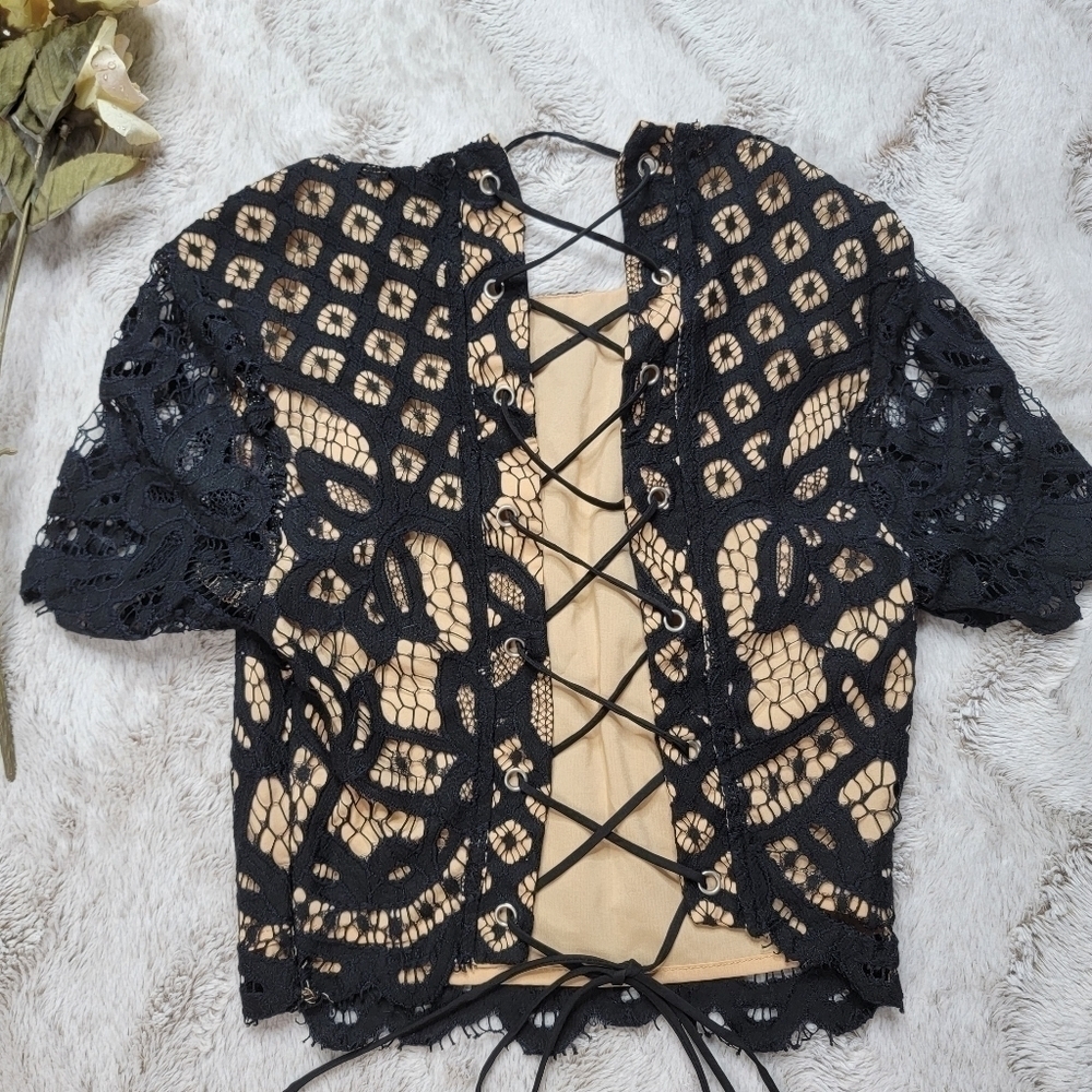 Tobi Black‎ Lace Corset Lace Up Back Short Sleeve Nude Underlay Blouse Size XS - Picture 8 of 11